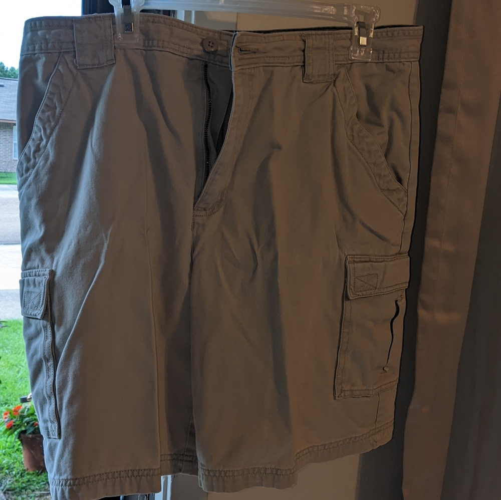 Men's cargo shorts